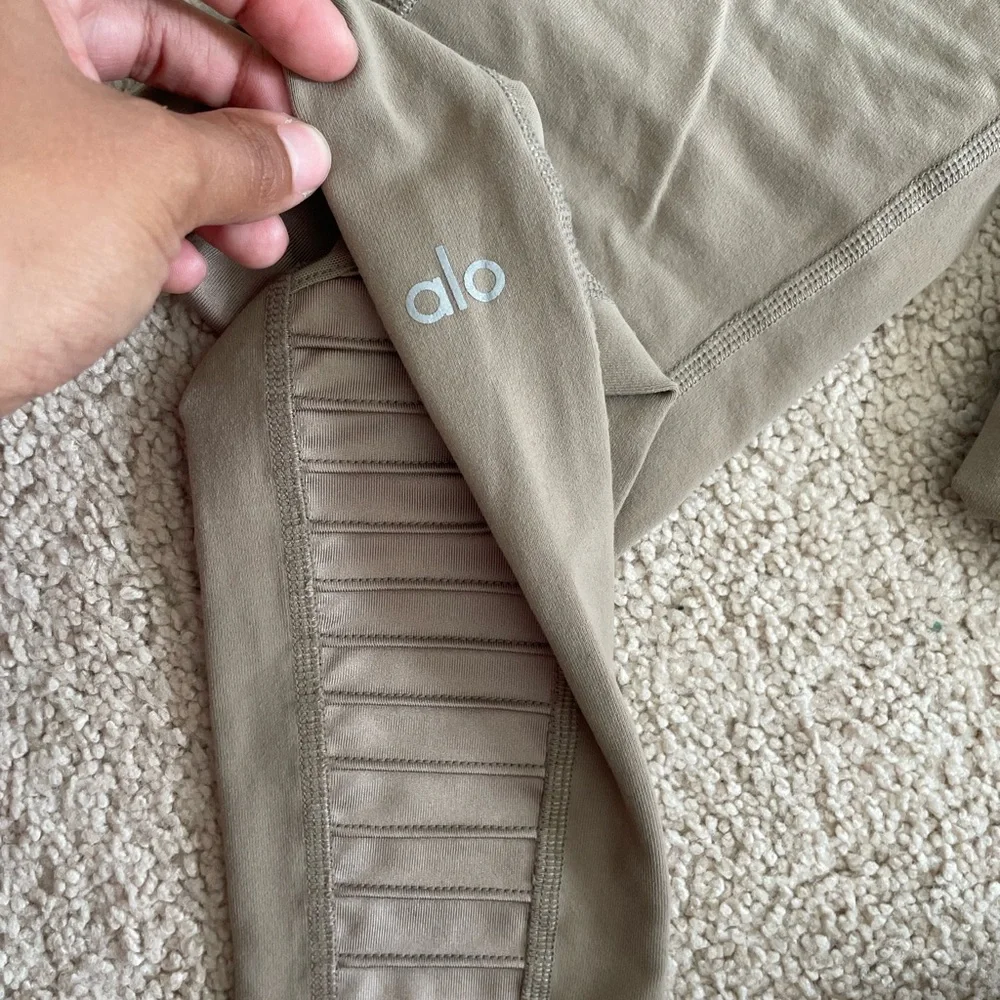 ALO Yoga High-Waist Moto Leggings - Gravel/Gravel Glossy